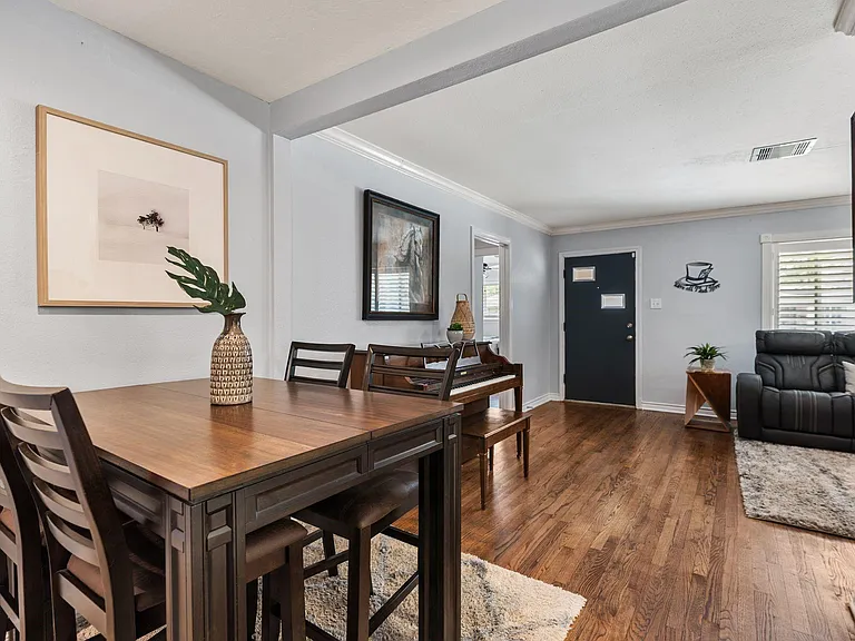 1214 W 31st St — Photo 15
