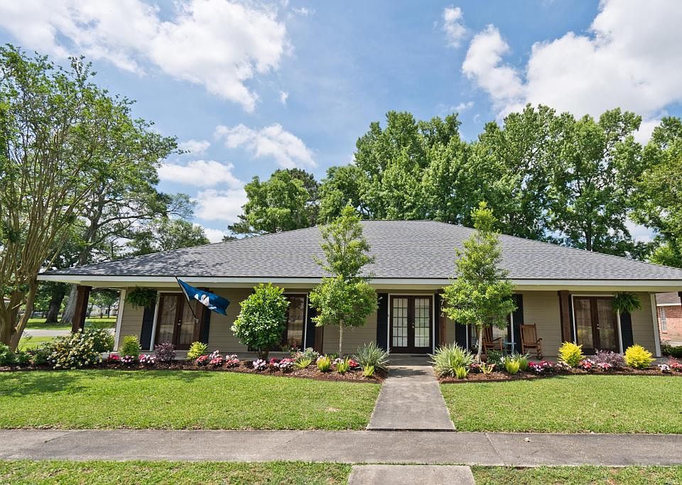 1st image of 704 Canaan Dr