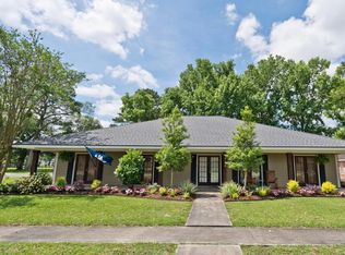 704 Canaan Dr, Lafayette, LA 70508