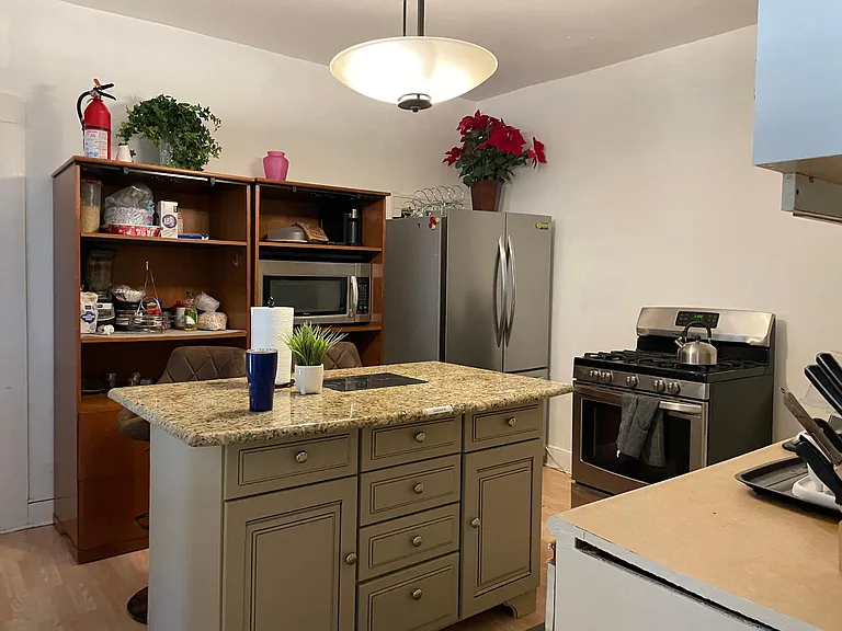 1109 Ross Ave E #1 — Photo 3