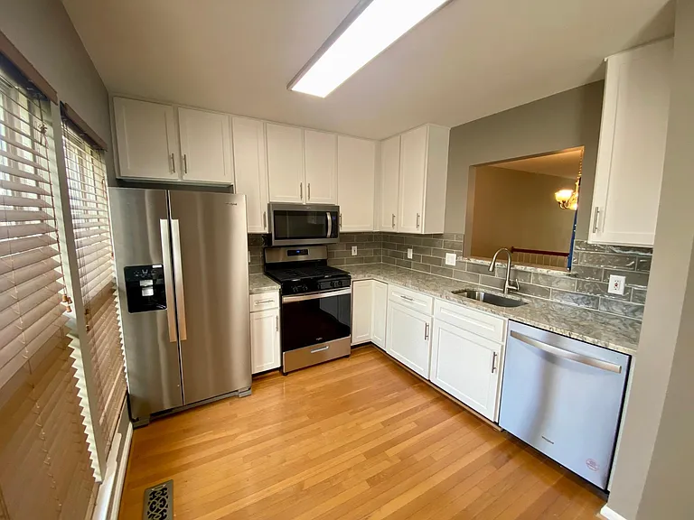 12081 Country Mill Dr — Photo 2