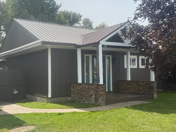 113 W 19th Ave, Sault Sainte Marie, MI 49783