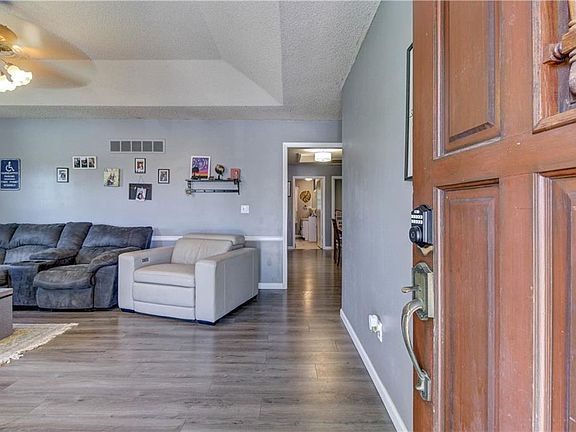4th image of 310 NE Independence Ave #A