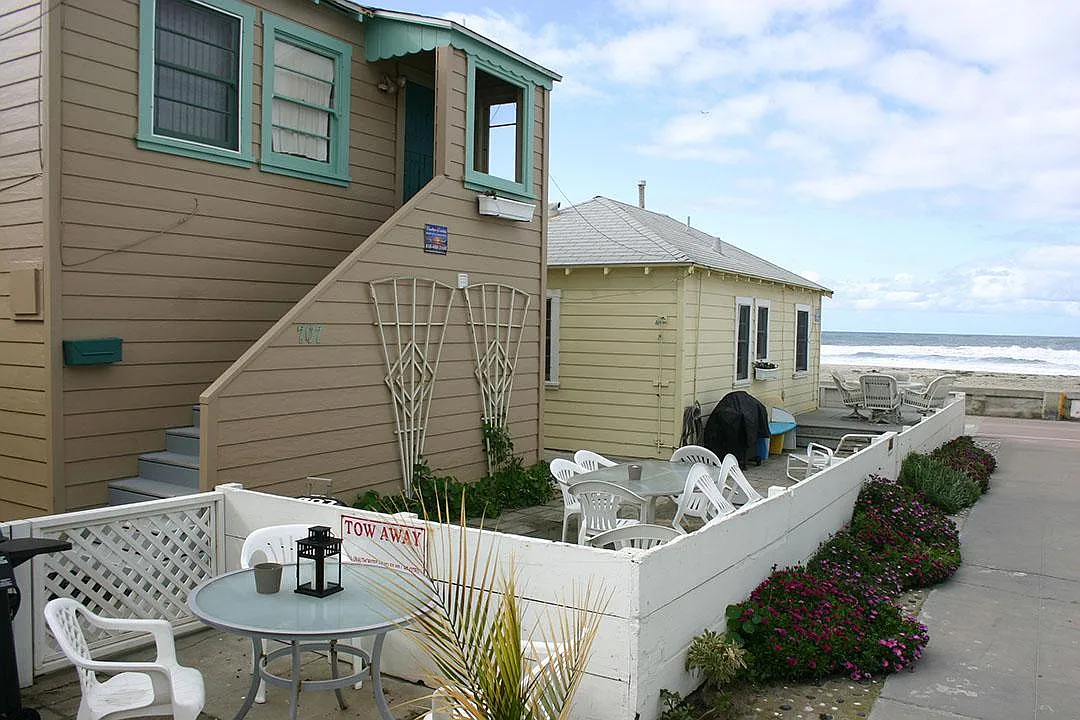 Building Photo - 707 Seagirt Ct