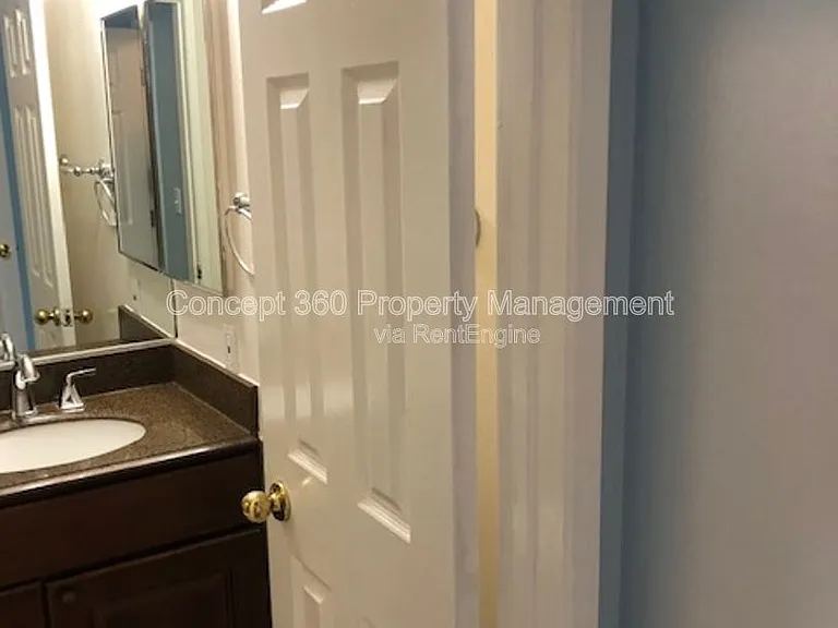 2934 E 11th St #101 — Photo 22
