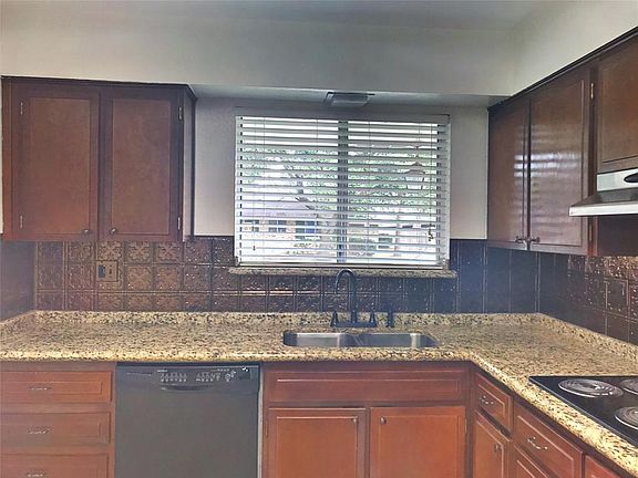 5th image of 16585 Buccaneer Ln