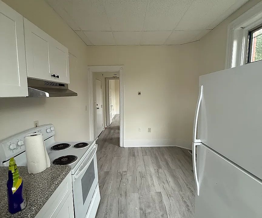 1st image of 527 Northampton St APT 201
