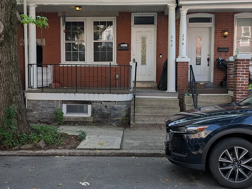 252 Elm St