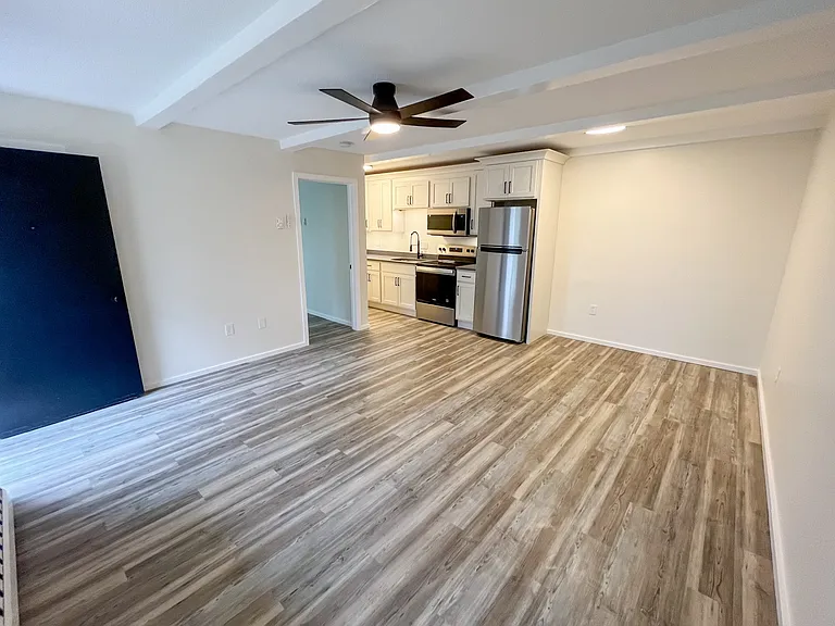 2 Mattesen Ln #4 — Photo 2