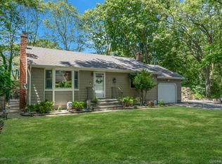 17 Magnolia Ln, Miller Place, NY 11764