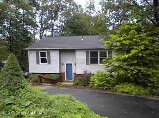 5 Candlewood Ln, Mount Pocono, PA 18344