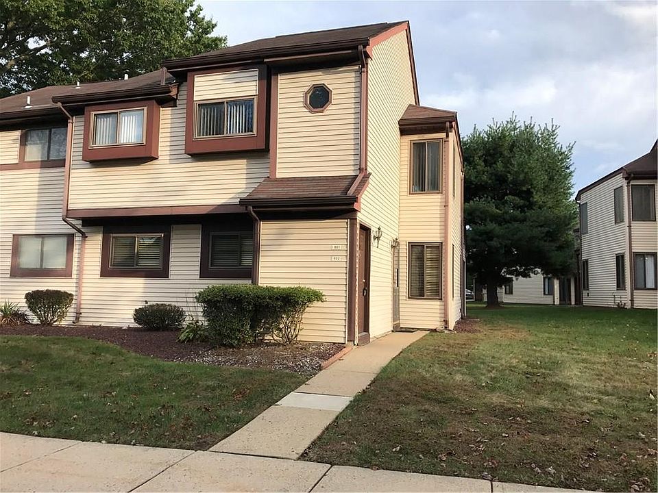 2nd image of 902 Jacob Ct
