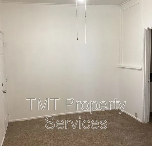 719 19th St #1 — Photo 12
