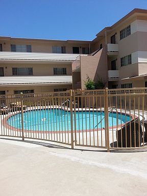 2nd image of 1918 Emerald St APT 216