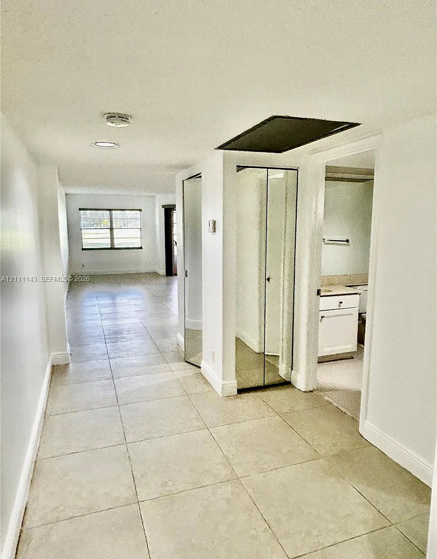 1300 SW 125th Ave — Photo 3