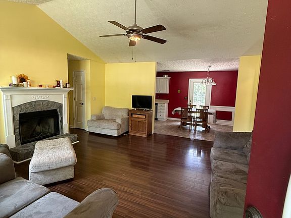 5th image of 405 Meuse Way