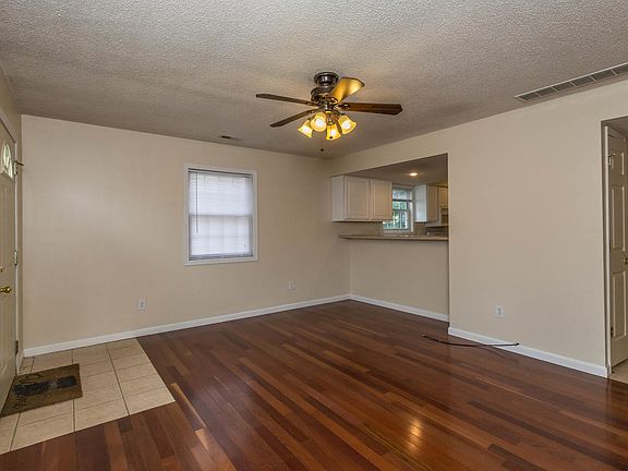 4th image of 3421 S Oaklawn Cir