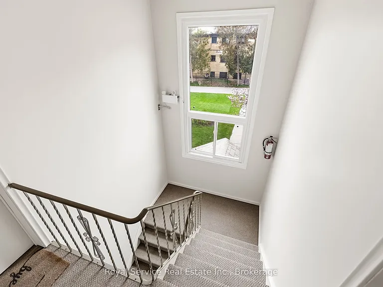 118 Perry St #19 — Photo 11