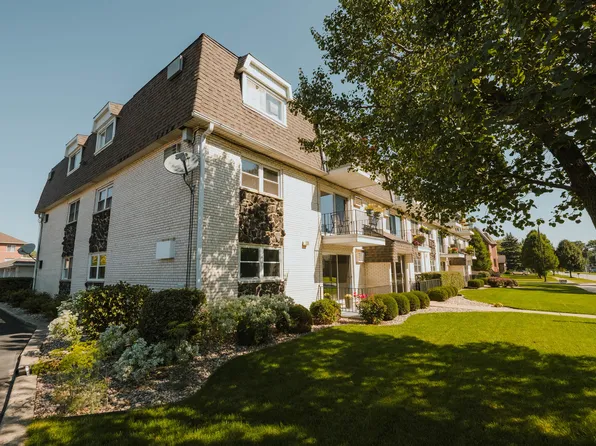 7932 W 93rd St APT 3C, Hickory Hills, IL 60457