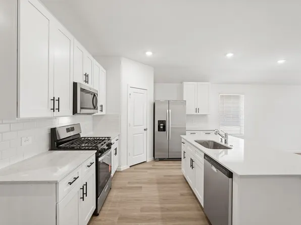 16466 Pinebrook Leaf Ln, Magnolia, TX 77355