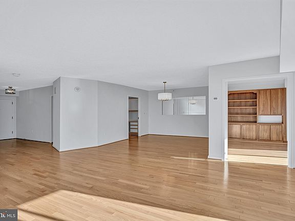 3rd image of 1300 Crystal Dr APT 1508S