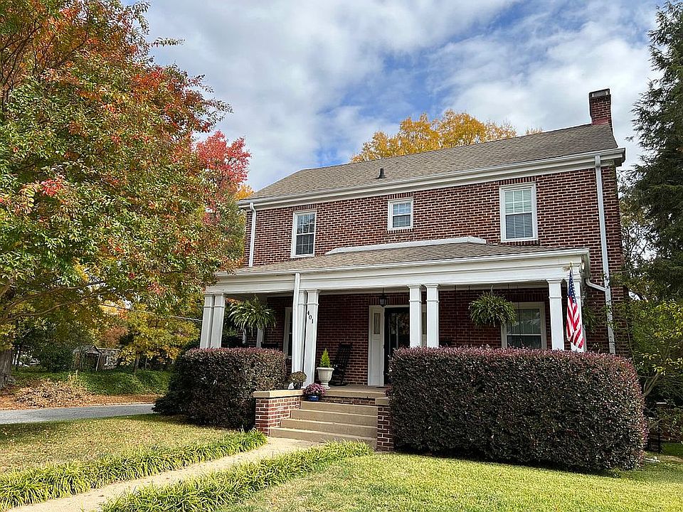 1st image of 401 Mayflower Dr