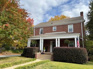 401 Mayflower Dr, Greensboro, NC 27403