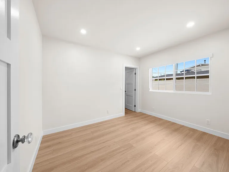 1805 Clay St — Photo 10