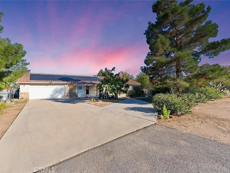 7371 Lyons Ave — Photo 1