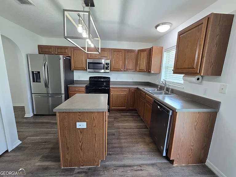 110 Pine Bluff Blvd W — Photo 20