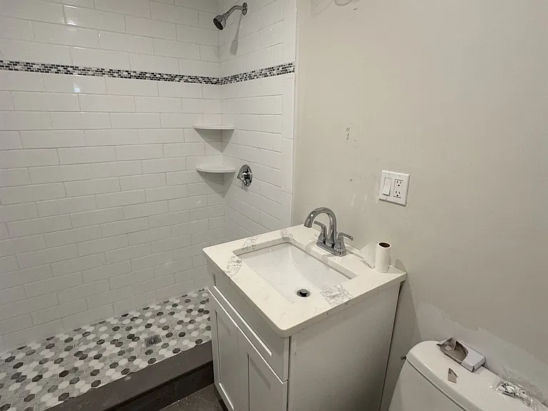 38 Curtis Ave — Photo 10