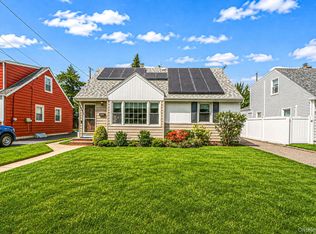 190 Albertson Place, Mineola, NY 11501