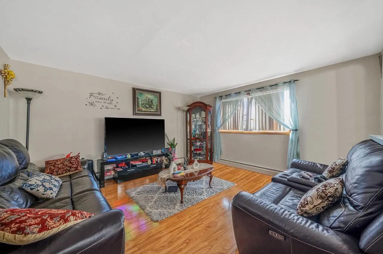 3 bed, $3,000 — Photo 1