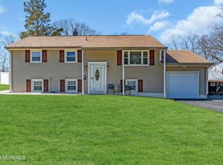 7 Southgate Dr, Howell, NJ