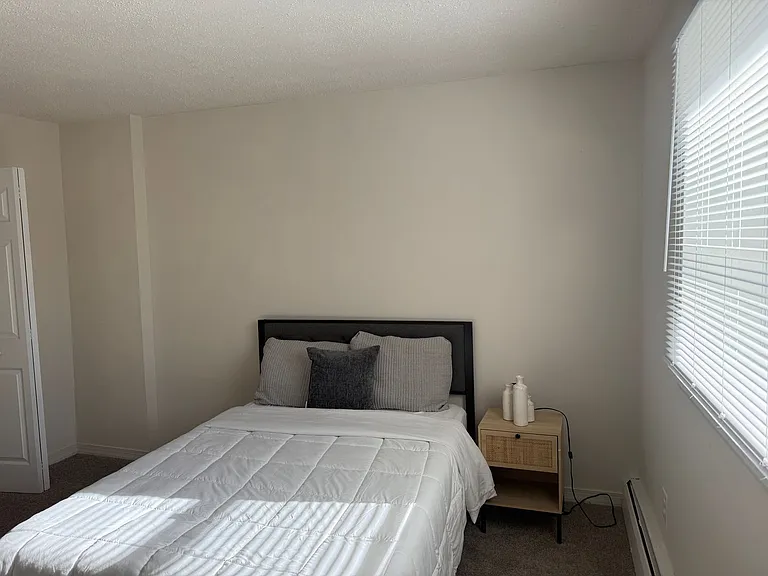 Colonial Point Apartments — Photo 37