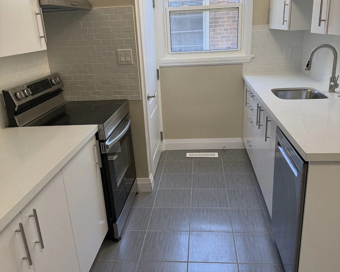 3 bed, $3,100 — Photo 2