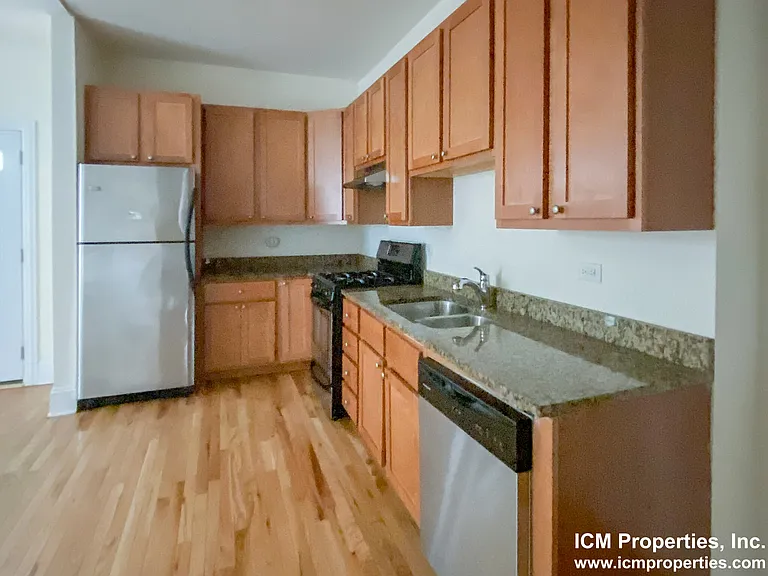 3828 N Sheffield Ave #1 — Photo 2