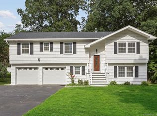 10 Denhurst Pl, Darien, CT 06820