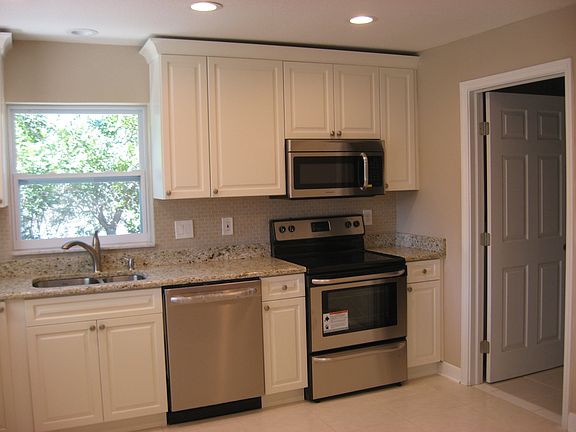 2nd image of 101 Rotonda Cir