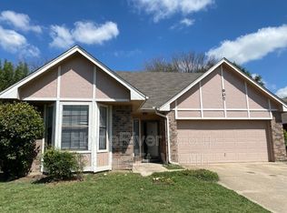 907 High Point Rd, Arlington, TX 76015
