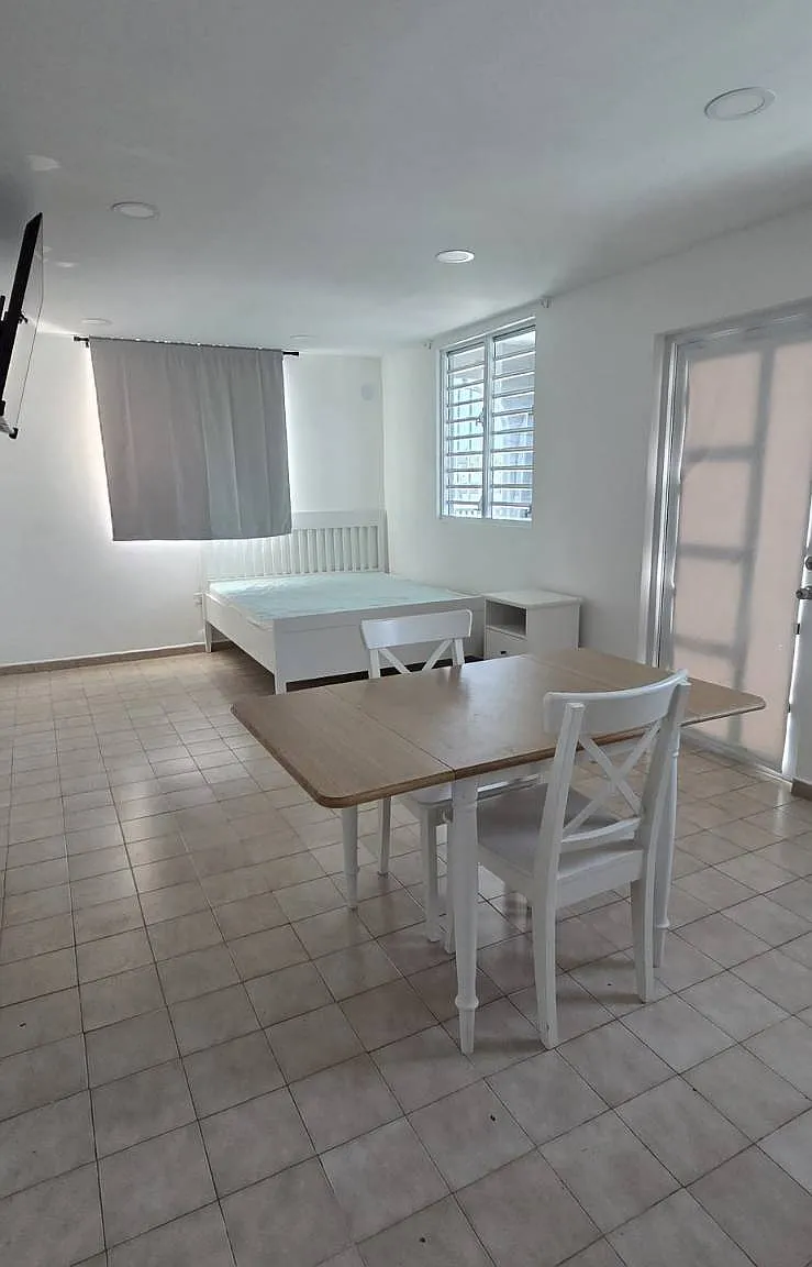 Studio, $1,000 — Photo 1