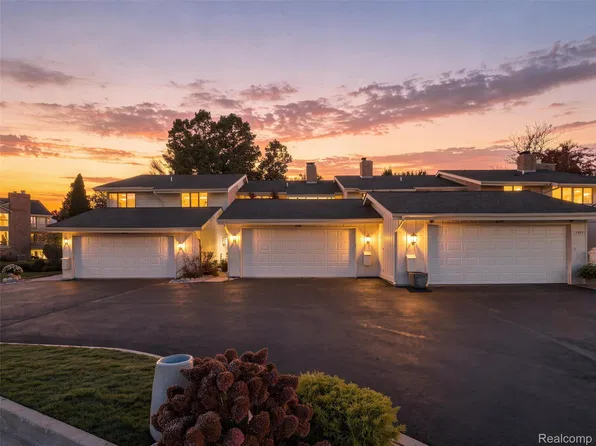 7383 Creek View Ct, West Bloomfield, MI 48322