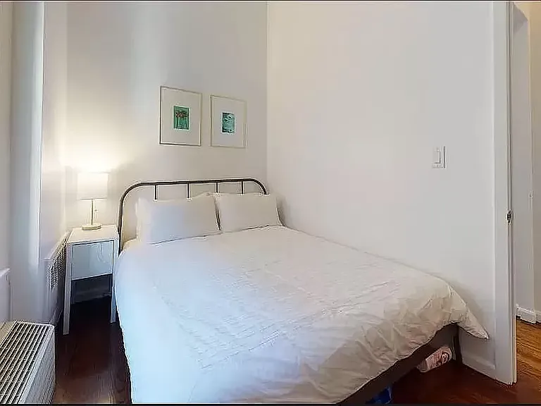 226 W 21st St #4R — Photo 10