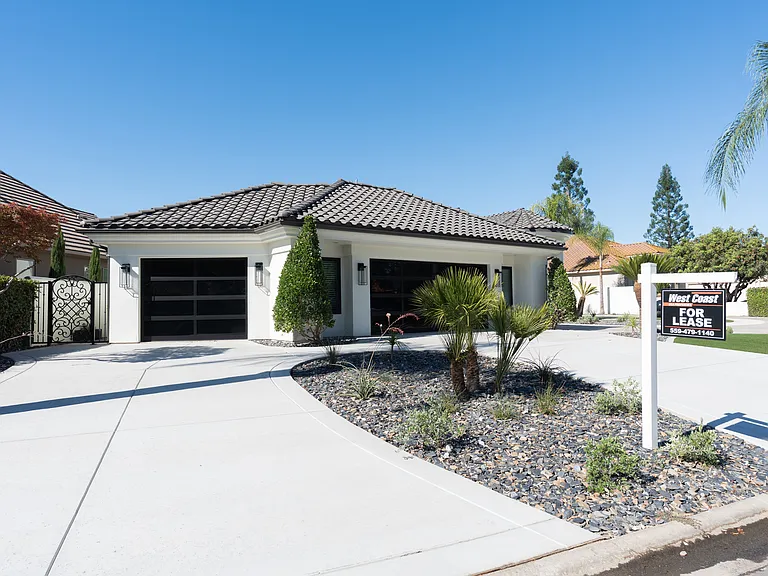 2589 W Lake Van Ness Cir — Photo 2