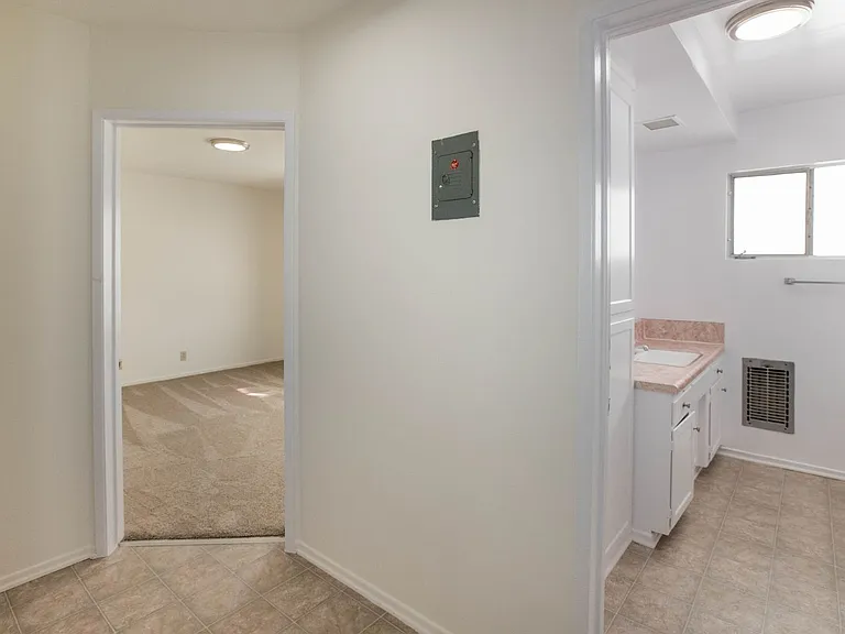 808 6th St #6 — Photo 10