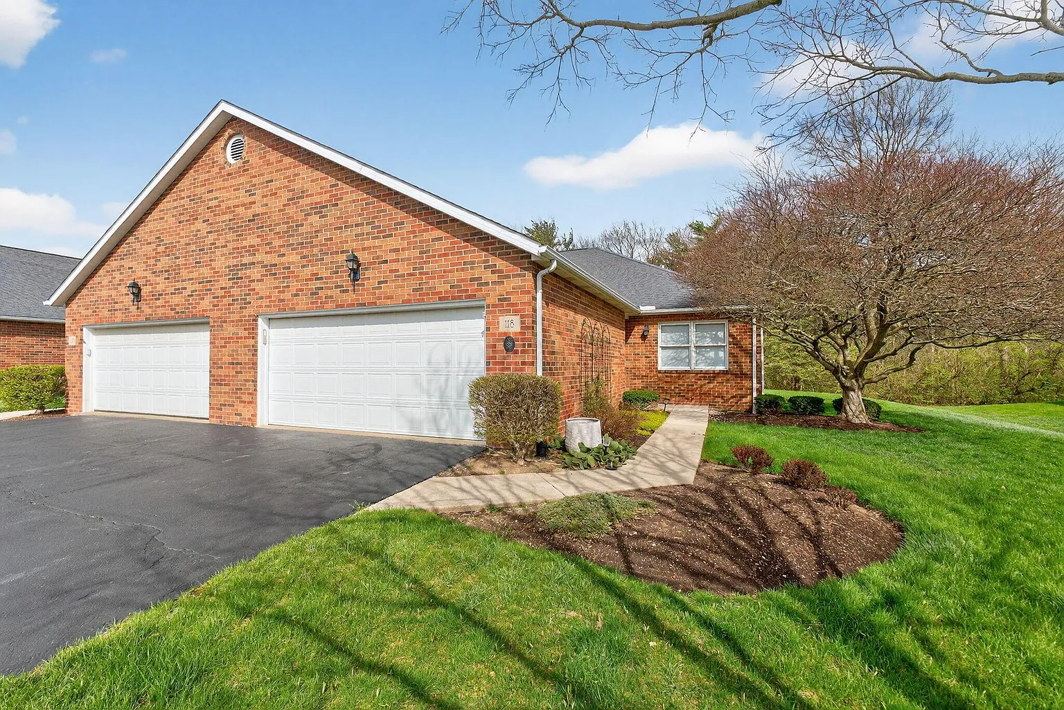 118 Hanover Ct photo 1