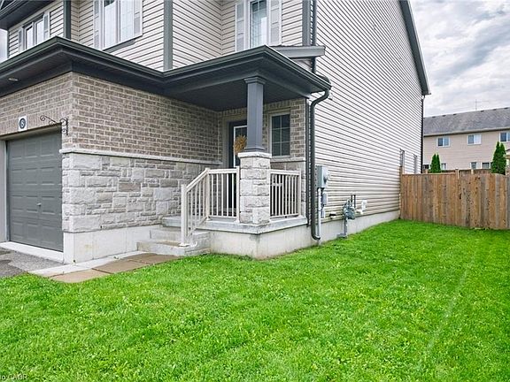 4th image of 8 Basswood Rd