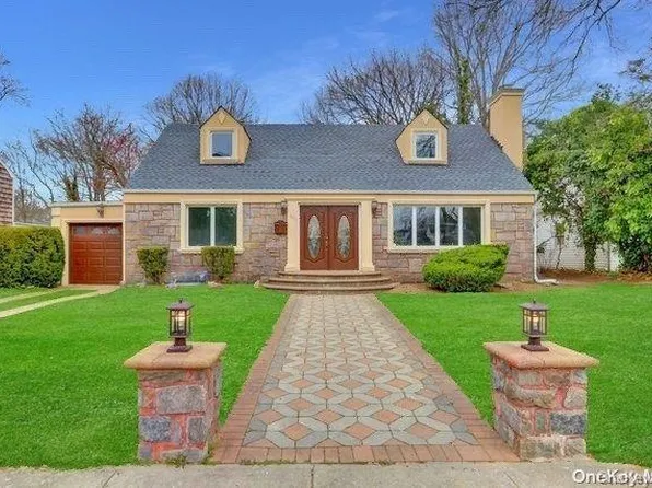 861 Schuman Place, Baldwin, NY 11510