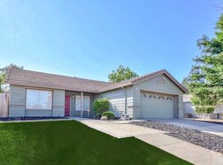 8912 Four Seasons Dr, Elk Grove, CA 95624