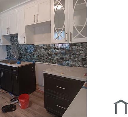 2nd image of 1923 Myrtle St APT 3
